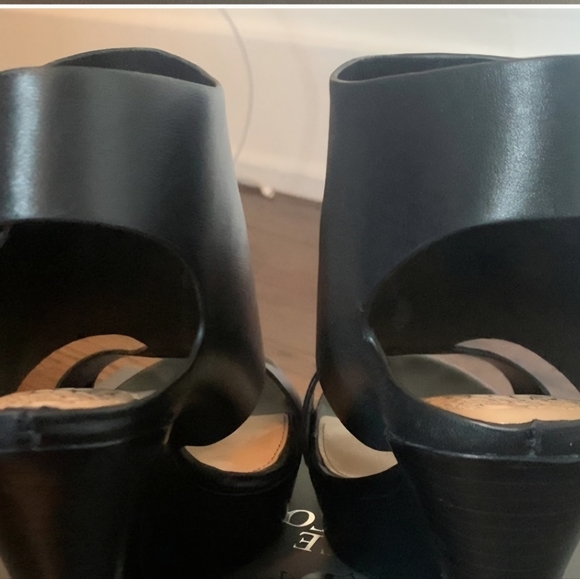 Vince Camuto Winnie Black Wedge Sandals - Picture 2 of 9